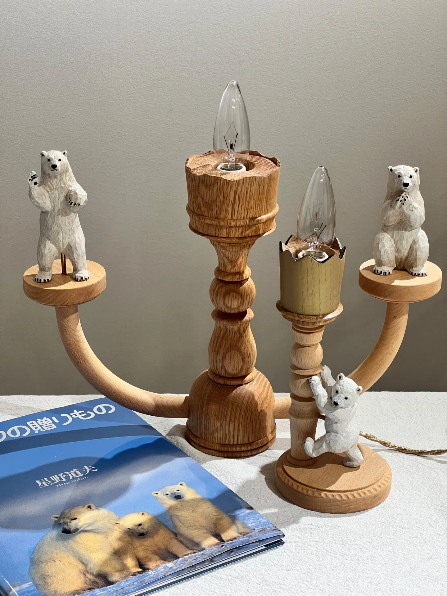 奥：シロクマライト（アーム型）在庫なし　手前：シロクマランプ在庫なし