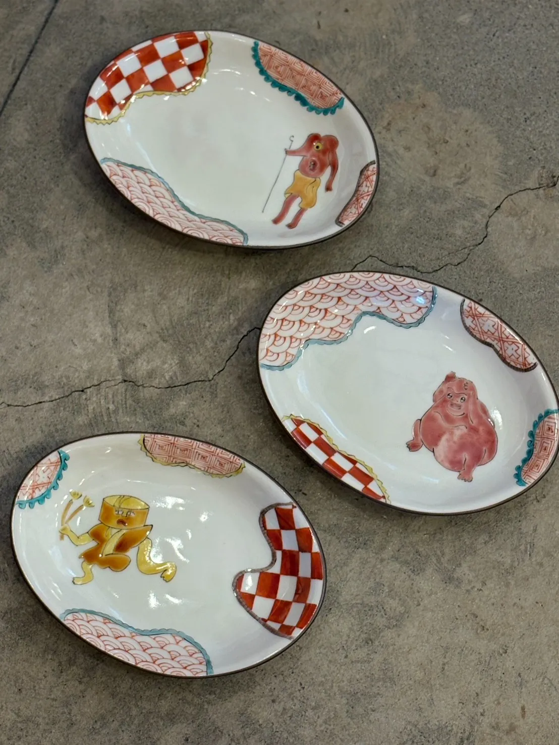 妖怪楕円皿　①首なし　②はじっかき　③鍋妖怪　在庫あり