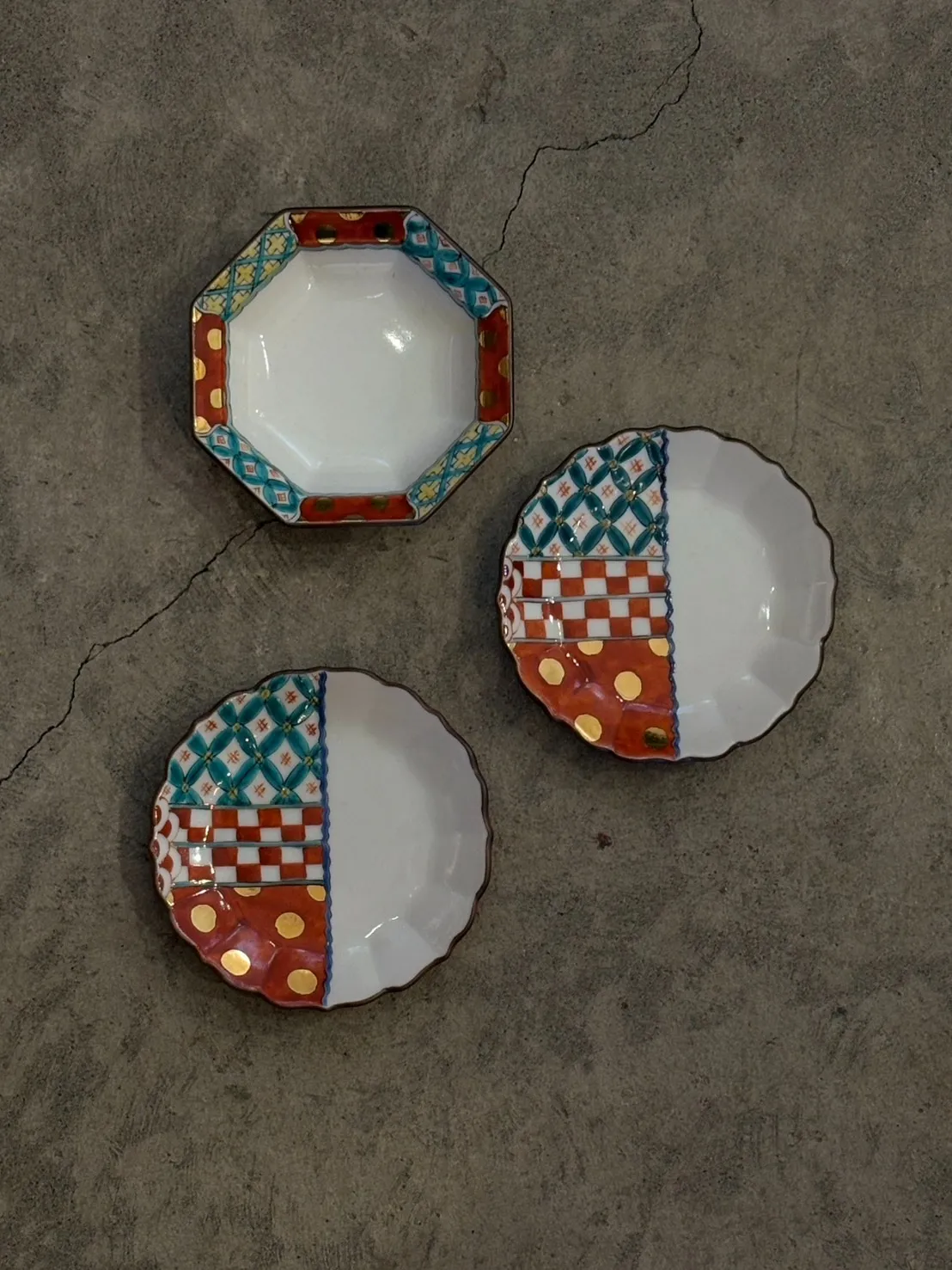 ①金彩ドット八角皿　②金彩ドット豆皿　在庫あり